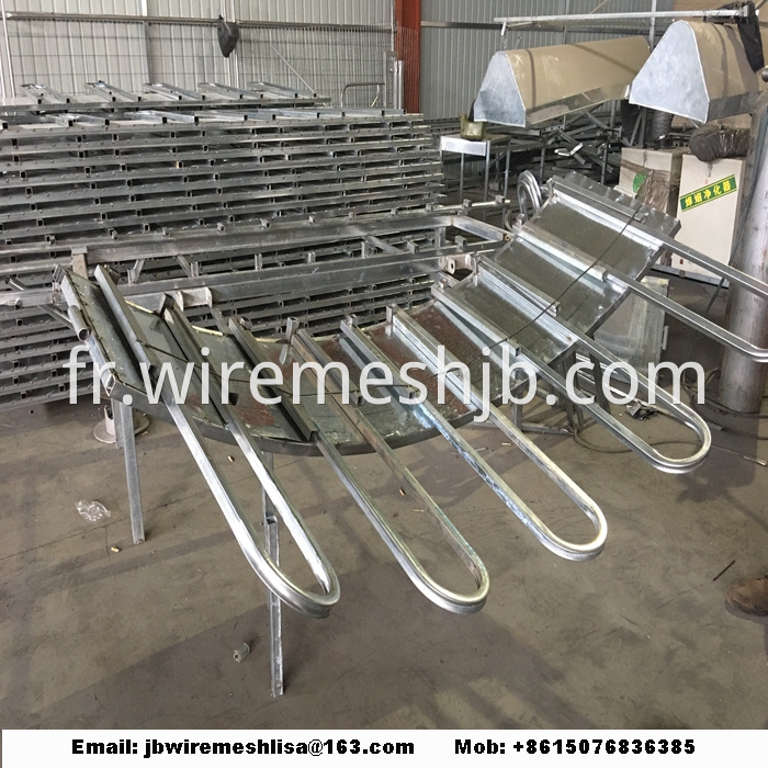 Galvanized Cattle Hay Bale Feeder